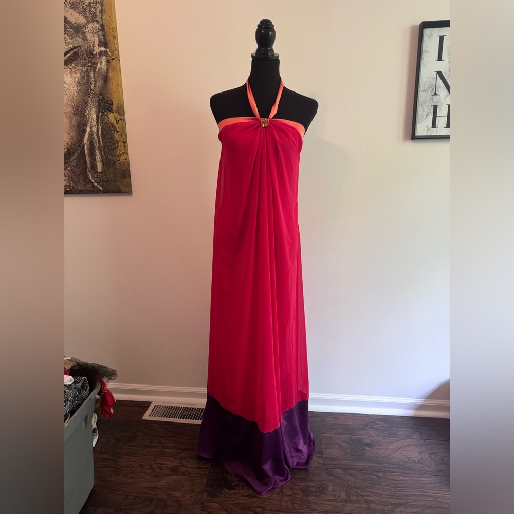Beautiful and vibrant colors. Strapless dress with neck tie.